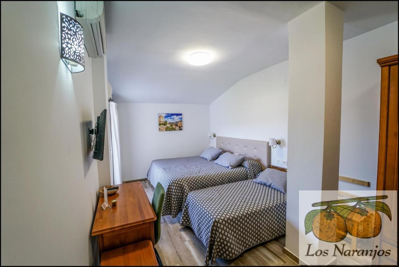 Hostal Y Apartamento Rural Los Naranjos Melegis ภายนอก รูปภาพ