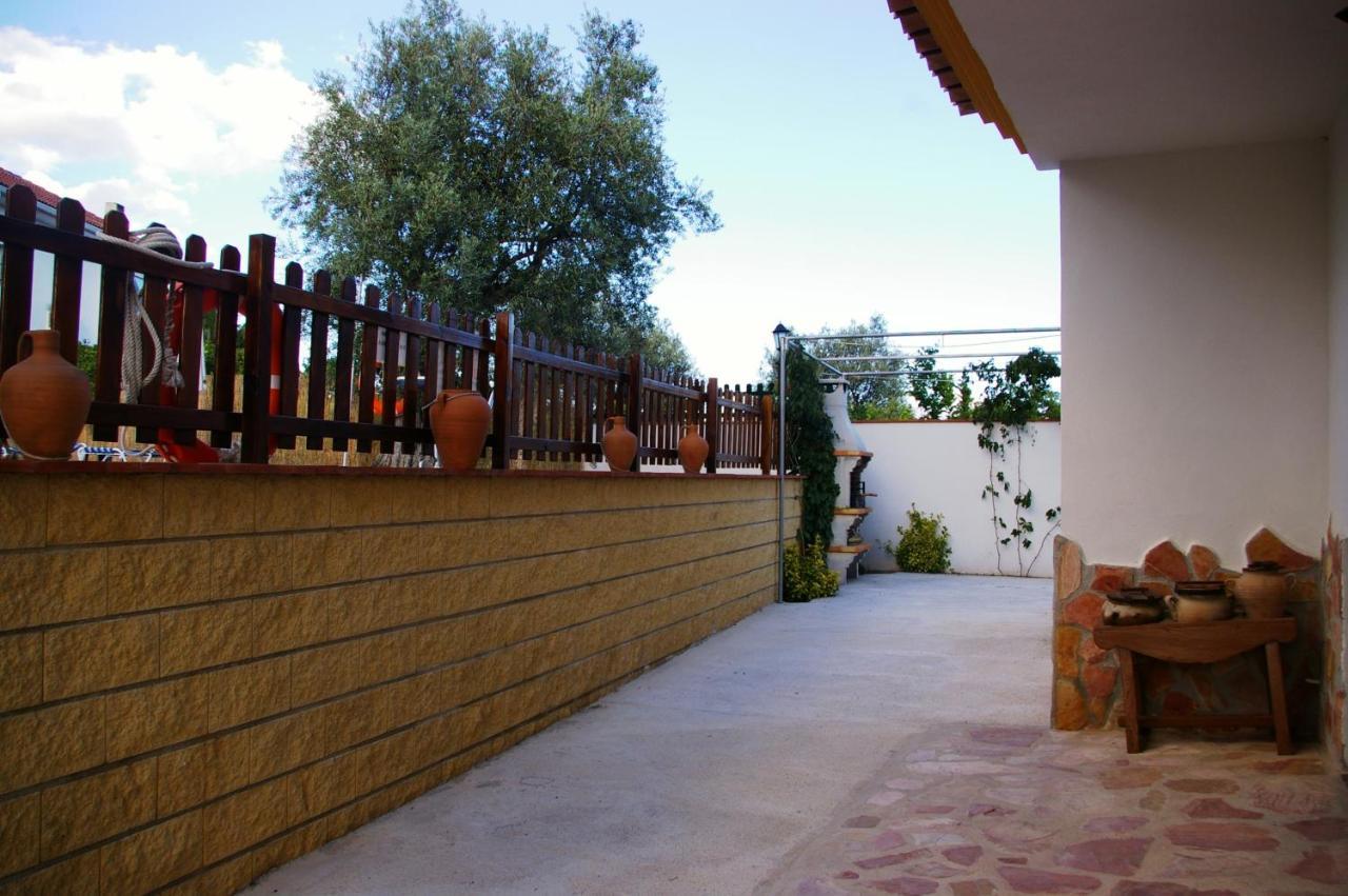 Hostal Y Apartamento Rural Los Naranjos Melegis ภายนอก รูปภาพ