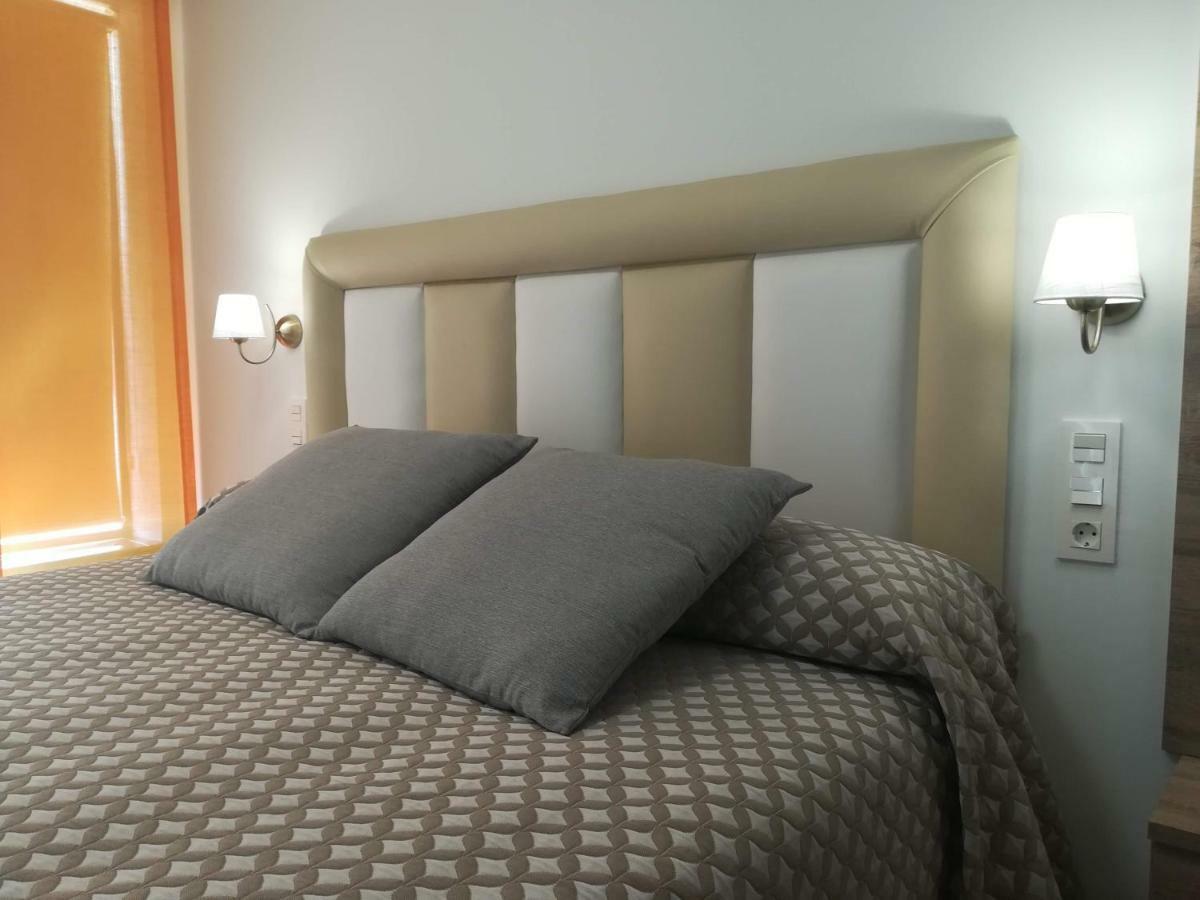 Hostal Y Apartamento Rural Los Naranjos Melegis ภายนอก รูปภาพ