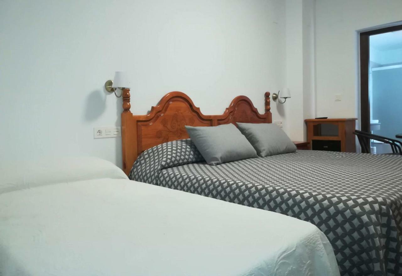 Hostal Y Apartamento Rural Los Naranjos Melegis ภายนอก รูปภาพ